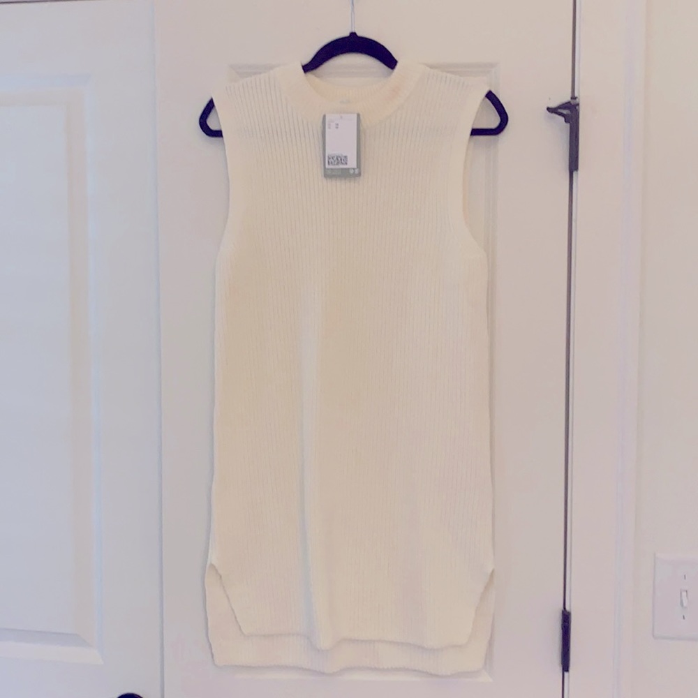 H&M sweater vest - new with tags - size XS
